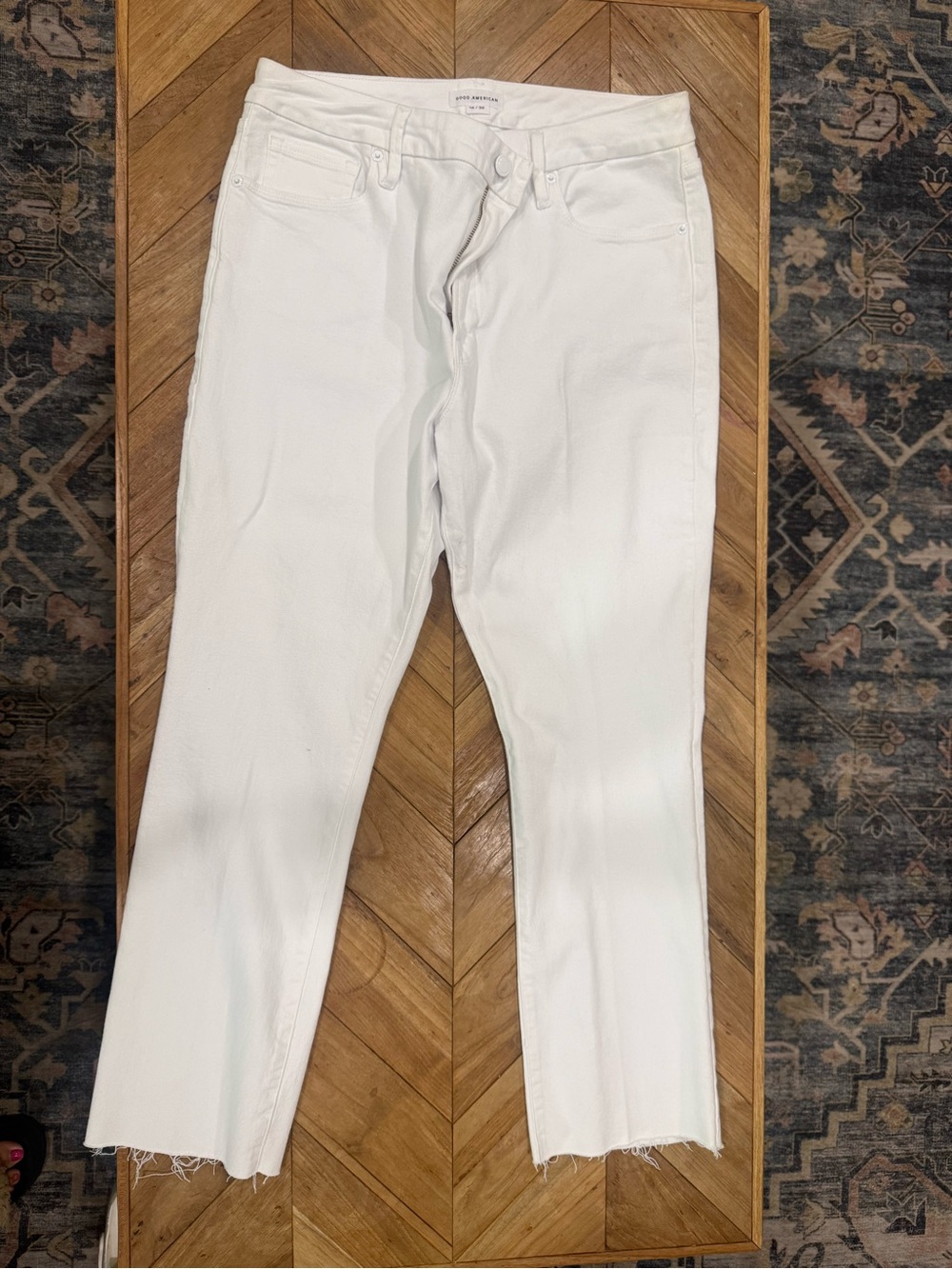 Good American White Straight Frayed Jeans
